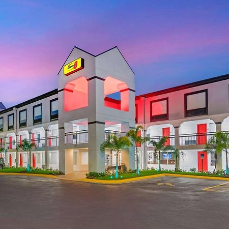 Super 8 By Wyndham Orlando Near Florida Mall Hotel Exterior photo