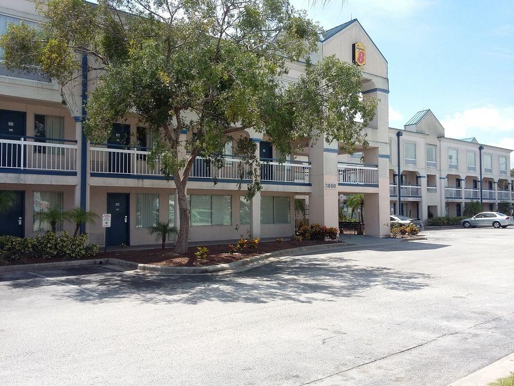 Super 8 By Wyndham Orlando Near Florida Mall Hotel Exterior photo