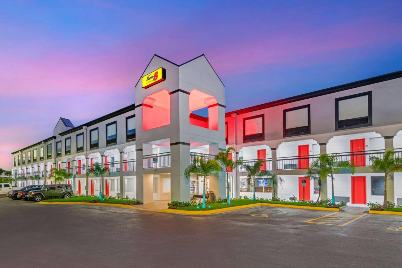 Super 8 By Wyndham Orlando Near Florida Mall Hotel Exterior photo