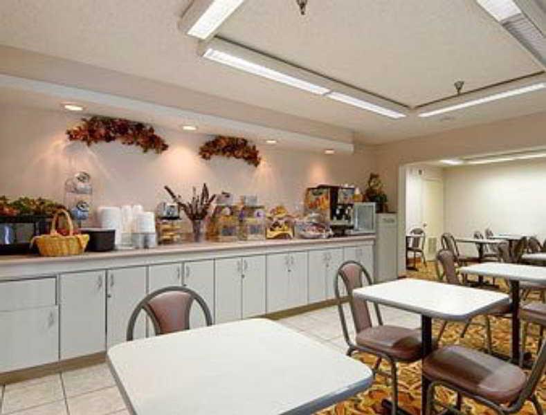 Super 8 By Wyndham Orlando Near Florida Mall Hotel Restaurant photo